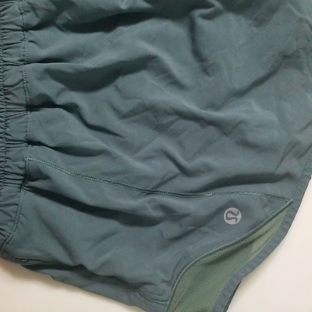 Hotty hot Low-rise lined short 2.5" size 8